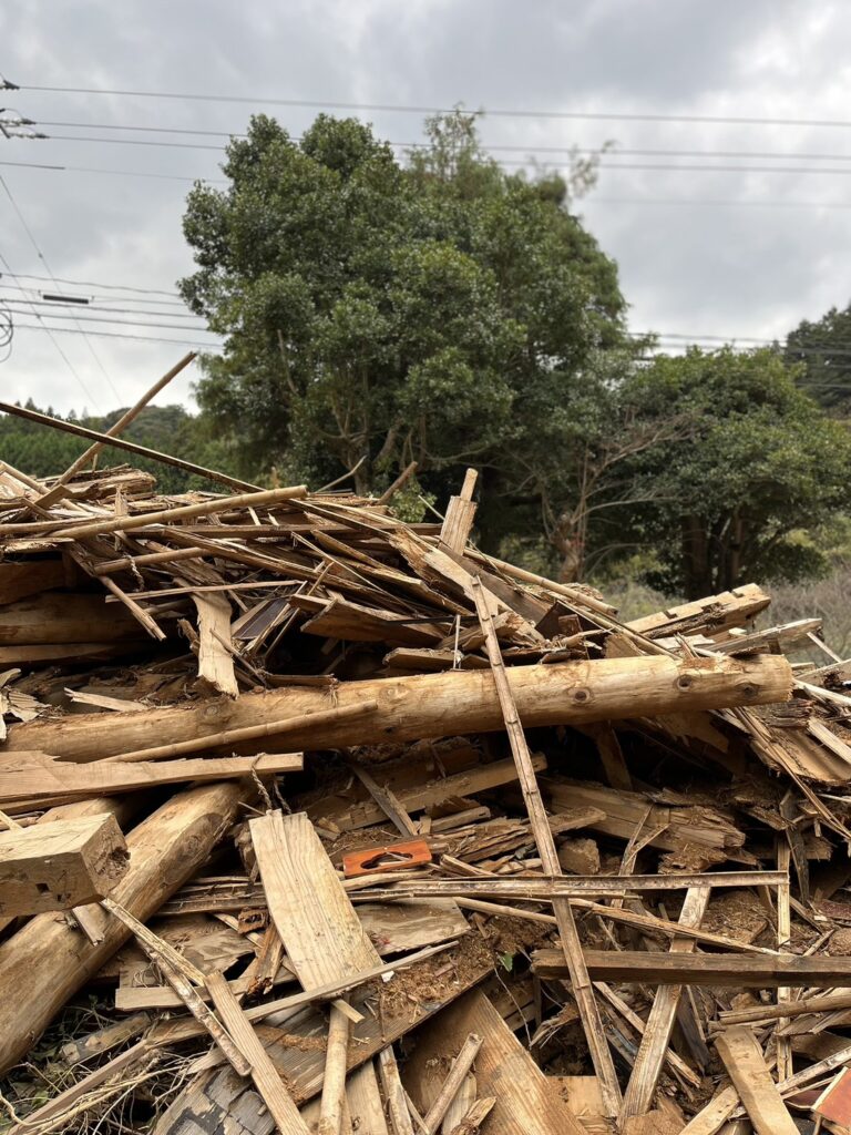 【古民家再生】捨てればゴミ、活かせば資源。解体した土壁を「練り直し」て再利用する方法 土壁 中練り土 再利用 DIY わらすさ