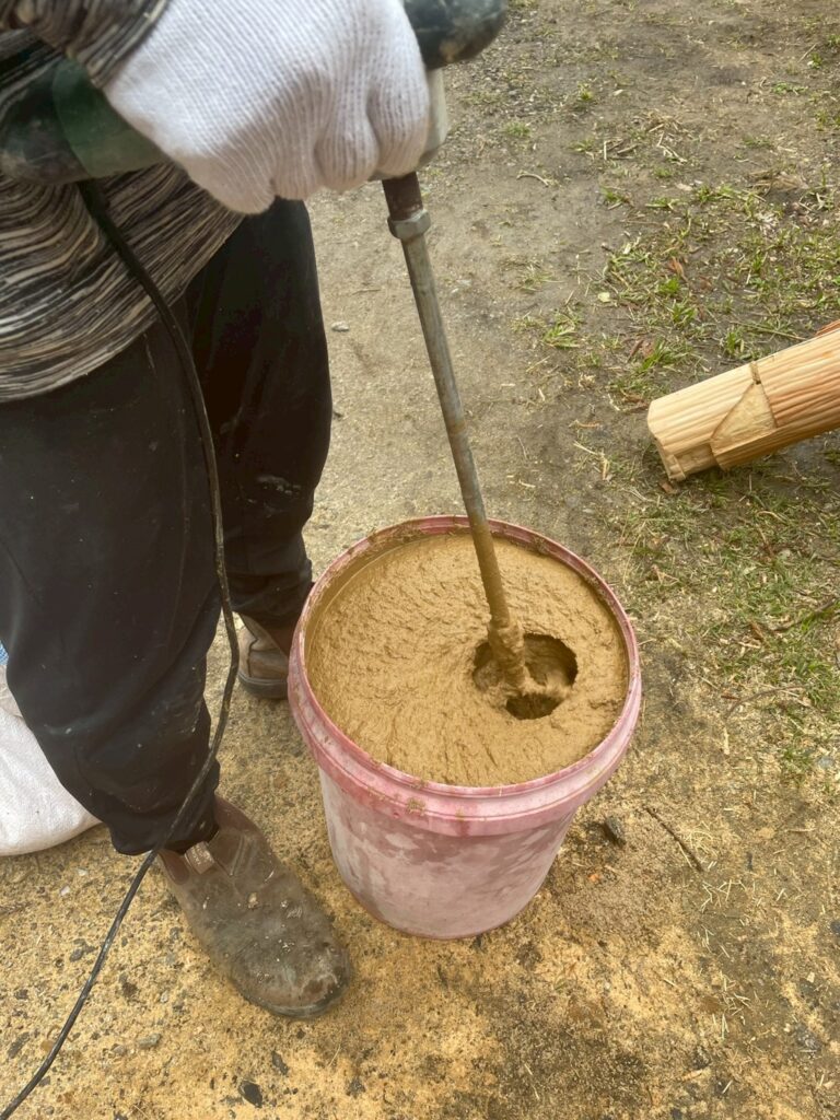 【古民家再生】捨てればゴミ、活かせば資源。解体した土壁を「練り直し」て再利用する方法 土壁 中練り土 再利用 DIY わらすさ